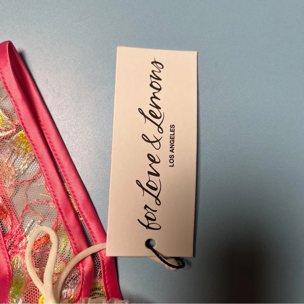 NWT For Love & Lemons x Victoria’s Secret Pink Underwire Lace Bra Size‎ XS